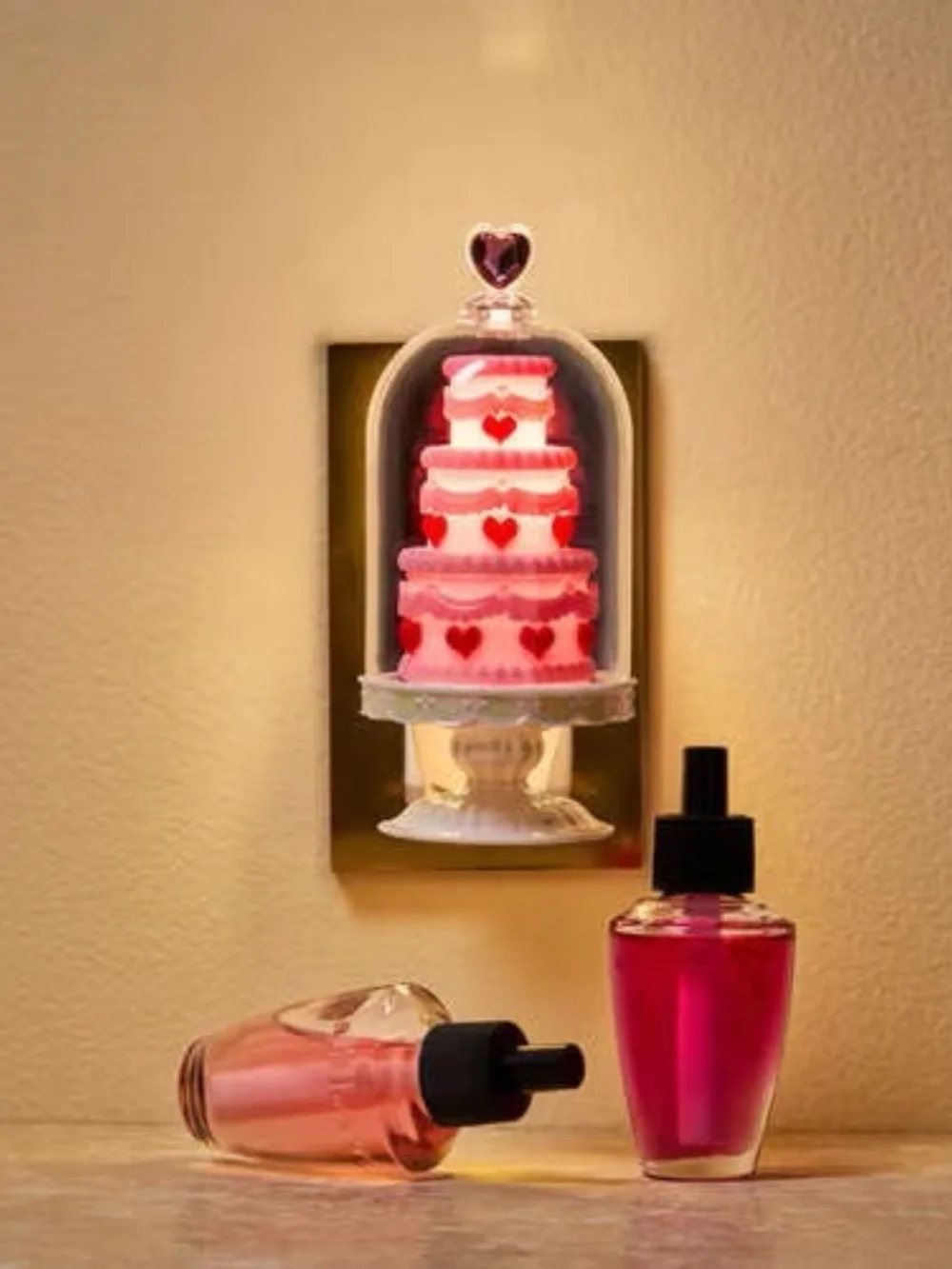 TIERED CAKE in CASE Wallflowers Plug